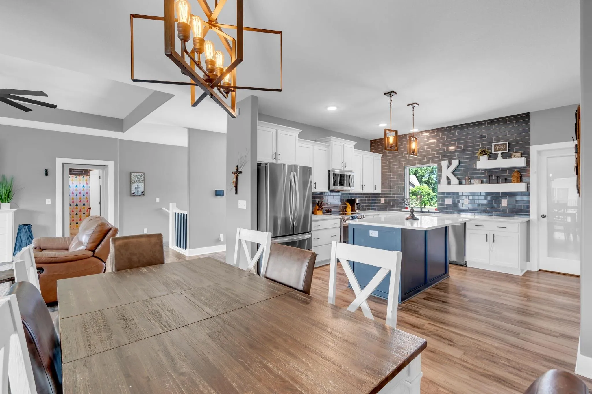 Wichita, Kansas 67204, United States, 5 Bedrooms Bedrooms, ,3 BathroomsBathrooms,Residential,Active,173686