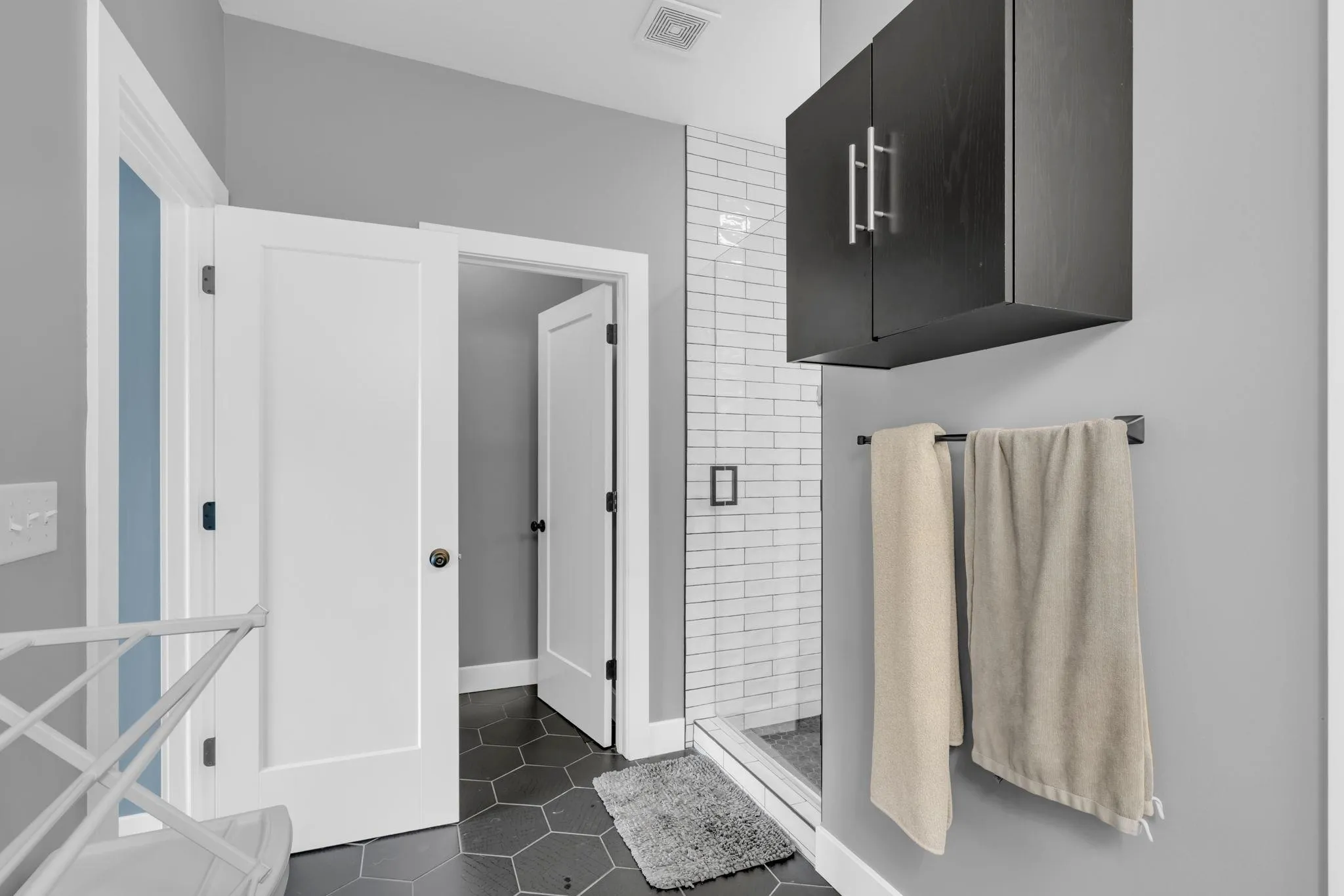 Wichita, Kansas 67204, United States, 5 Bedrooms Bedrooms, ,3 BathroomsBathrooms,Residential,Active,173686