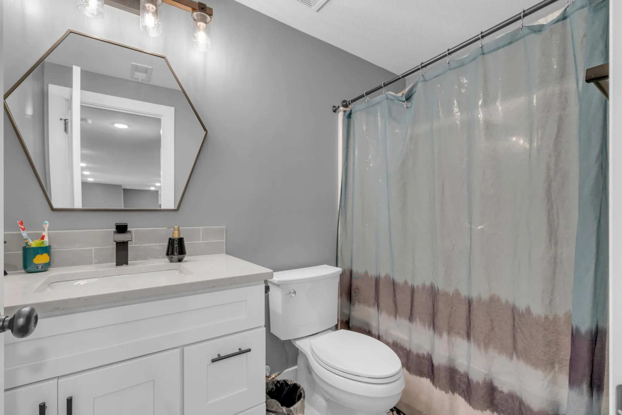 Wichita, Kansas 67204, United States, 5 Bedrooms Bedrooms, ,3 BathroomsBathrooms,Residential,Active,173686