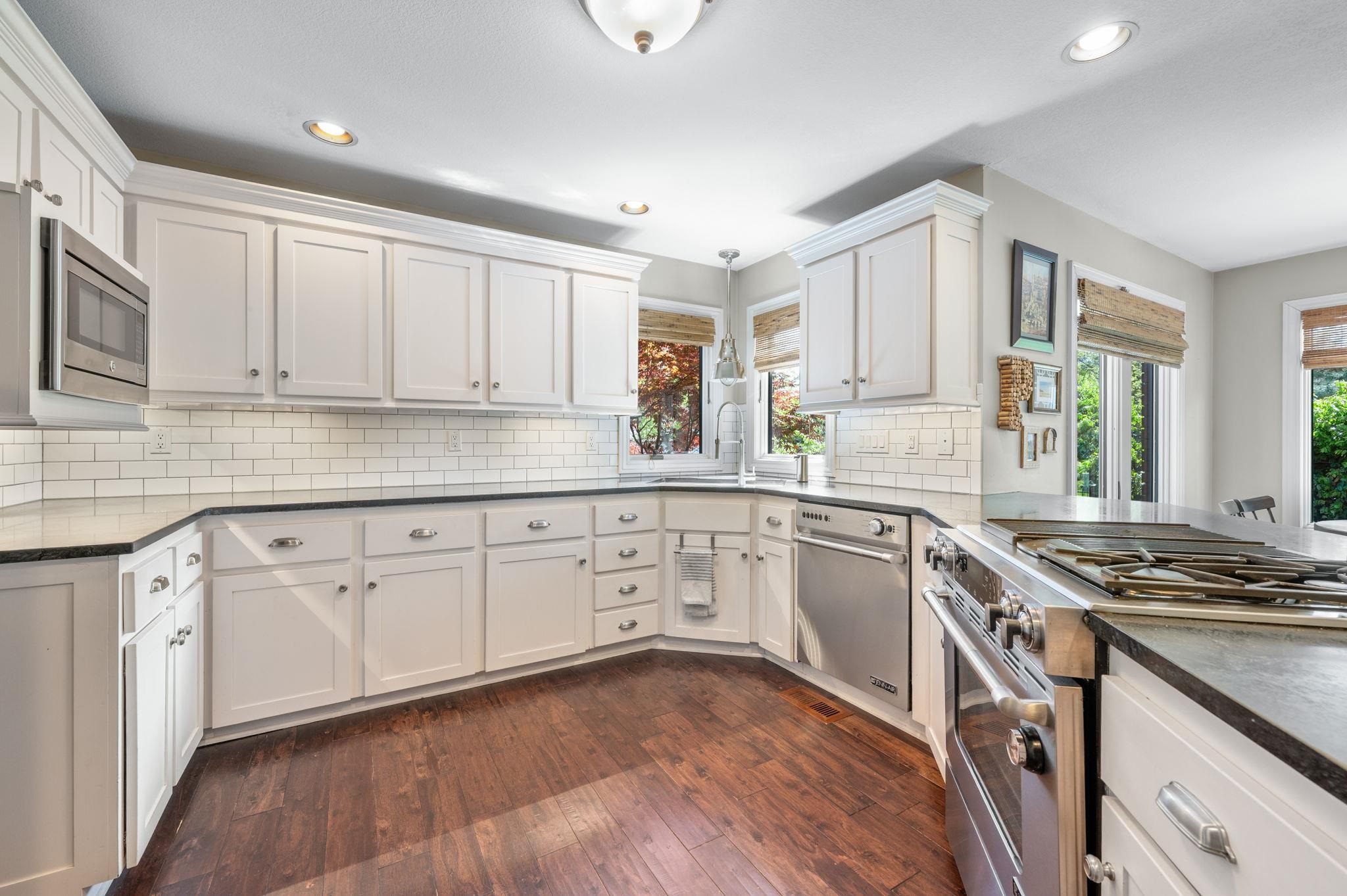 2410 N Lake Ridge Circle, Wichita, Kansas image 10