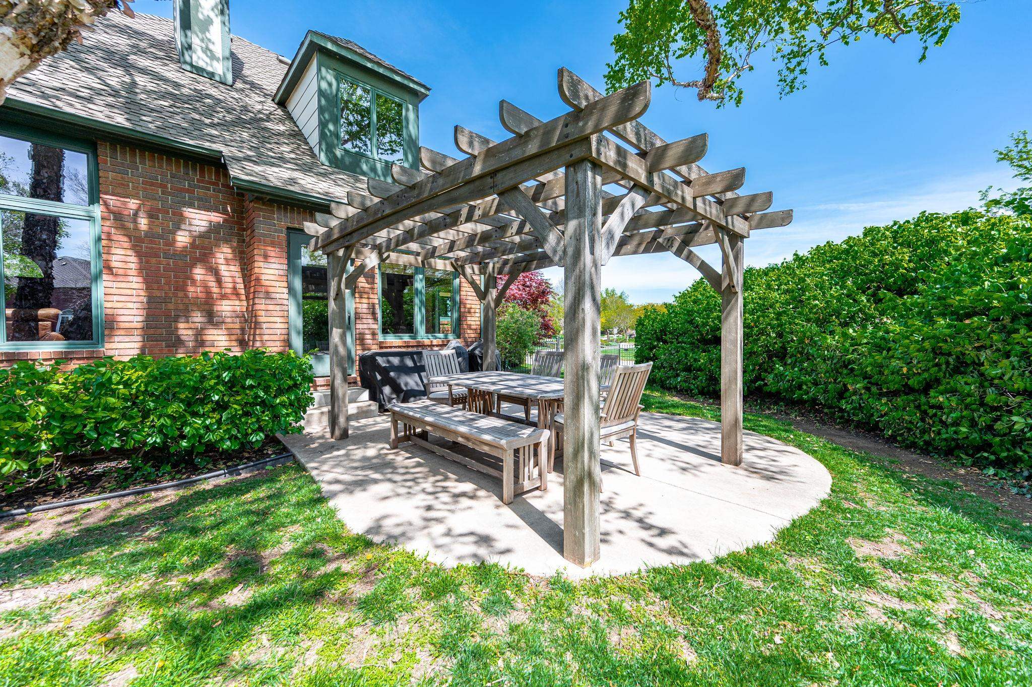 2410 N Lake Ridge Circle, Wichita, Kansas image 28