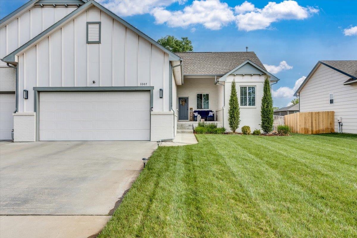 3307 S Bluelake Ct, Wichita, Kansas image 2