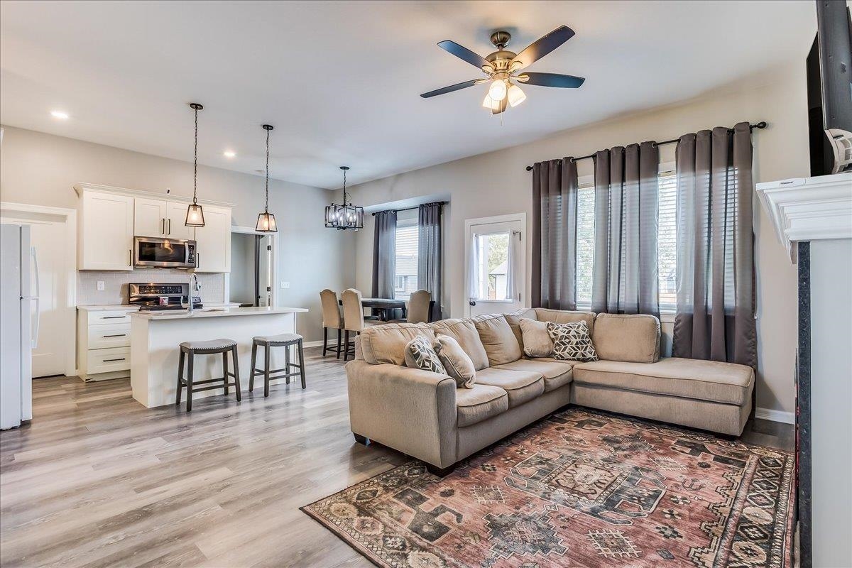 3307 S Bluelake Ct, Wichita, Kansas image 3