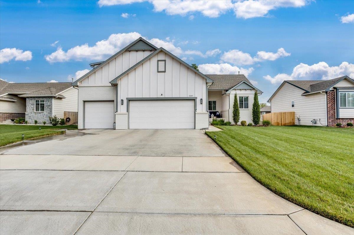 3307 S Bluelake Ct, Wichita, Kansas image 1