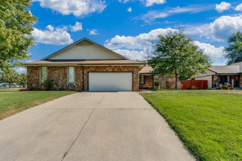 Photo of 630 N Oak Forest Ln, Derby, KS 67037 (MLS # 680491)