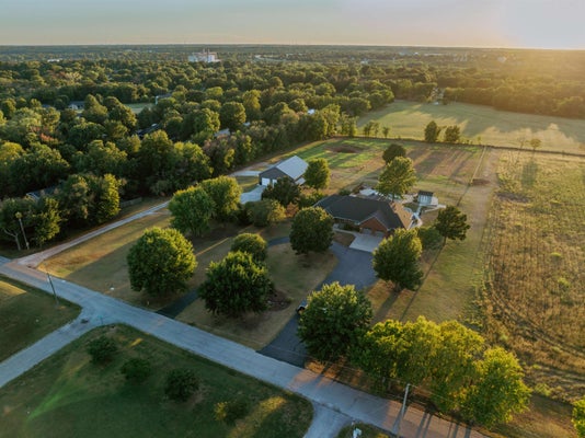 129 SPRINGGATE RD, ARKANSAS CITY, KS 67005 - Image 199b4f58ea3425dc44aec9f95bd58d9a/1977277579