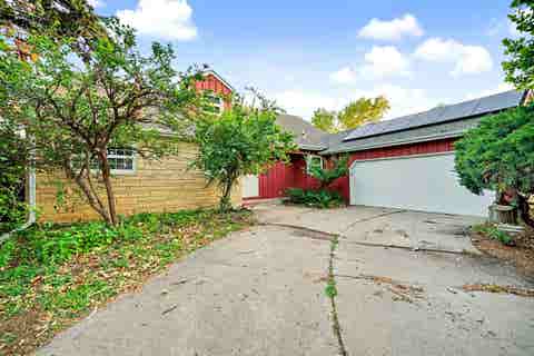 Homes For Sale - 414 E Wayne Ave<br/> Salina, KS 67401