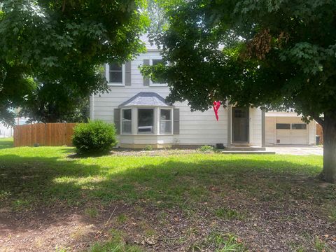 Homes For Sale - 1322 N 4 St<br/> Cowley County, Arkansas City, KS 67005