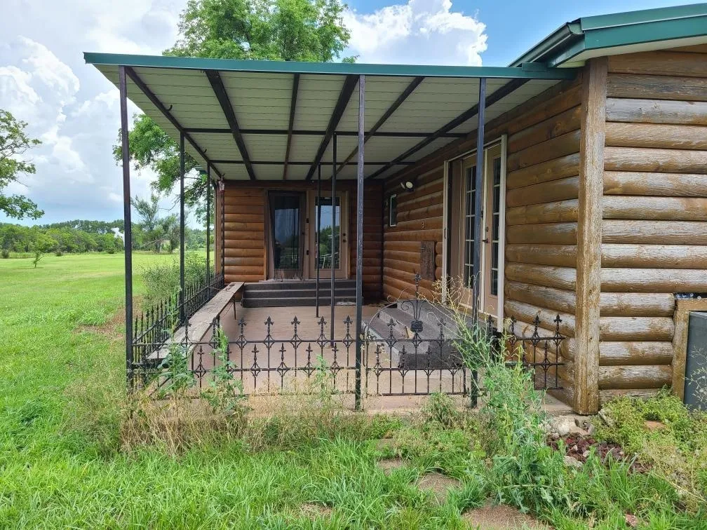 Winfield, Kansas 67156, United States, 2 Bedrooms Bedrooms, ,2 BathroomsBathrooms,Residential,Active,166723