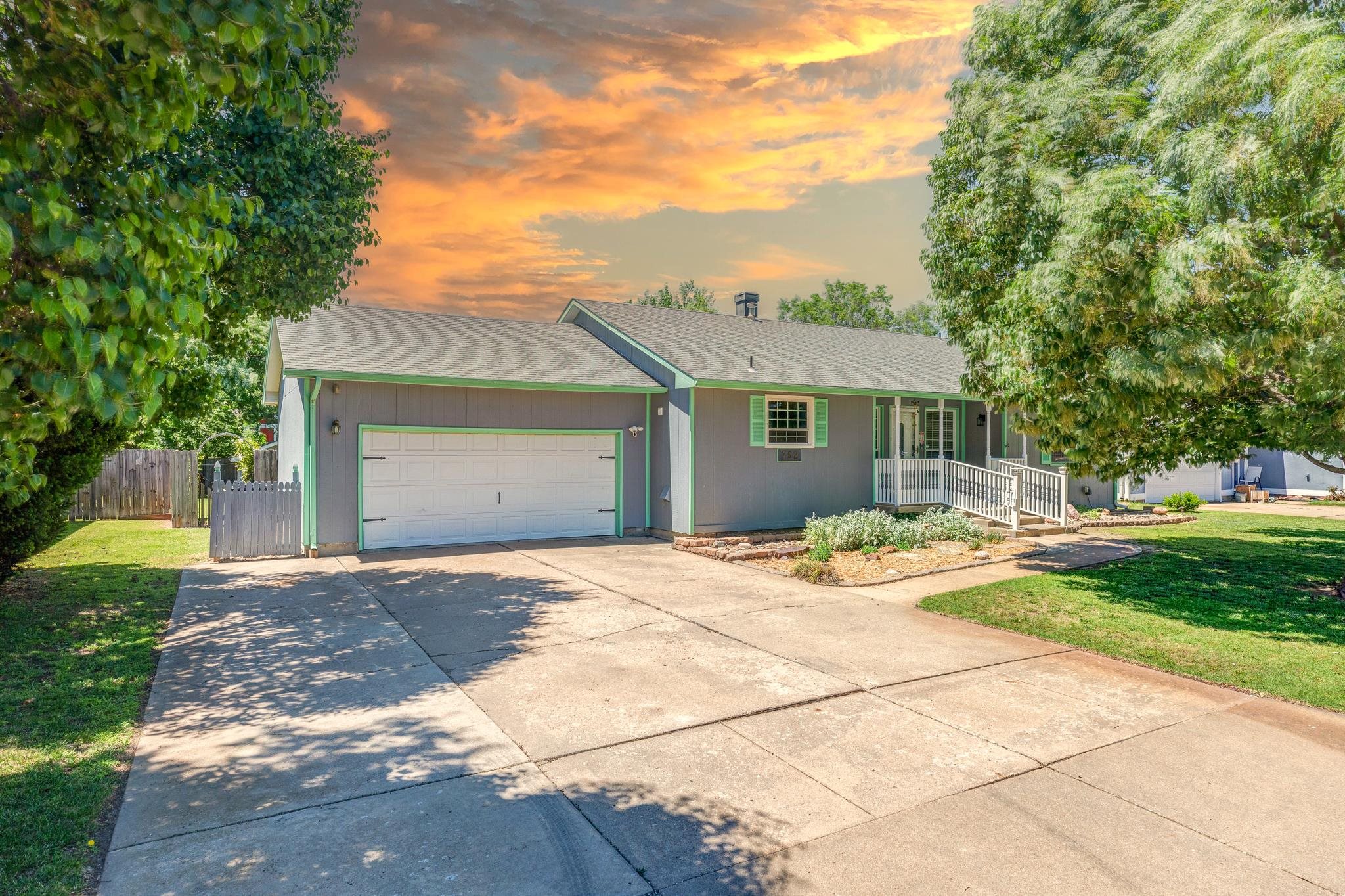 752 Moundview Ave, Salina, Kansas image 1