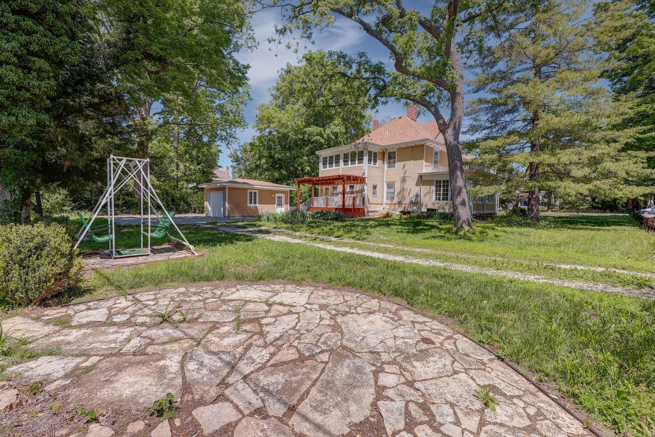 1219 E 9th Ave, Winfield, Kansas image 5
