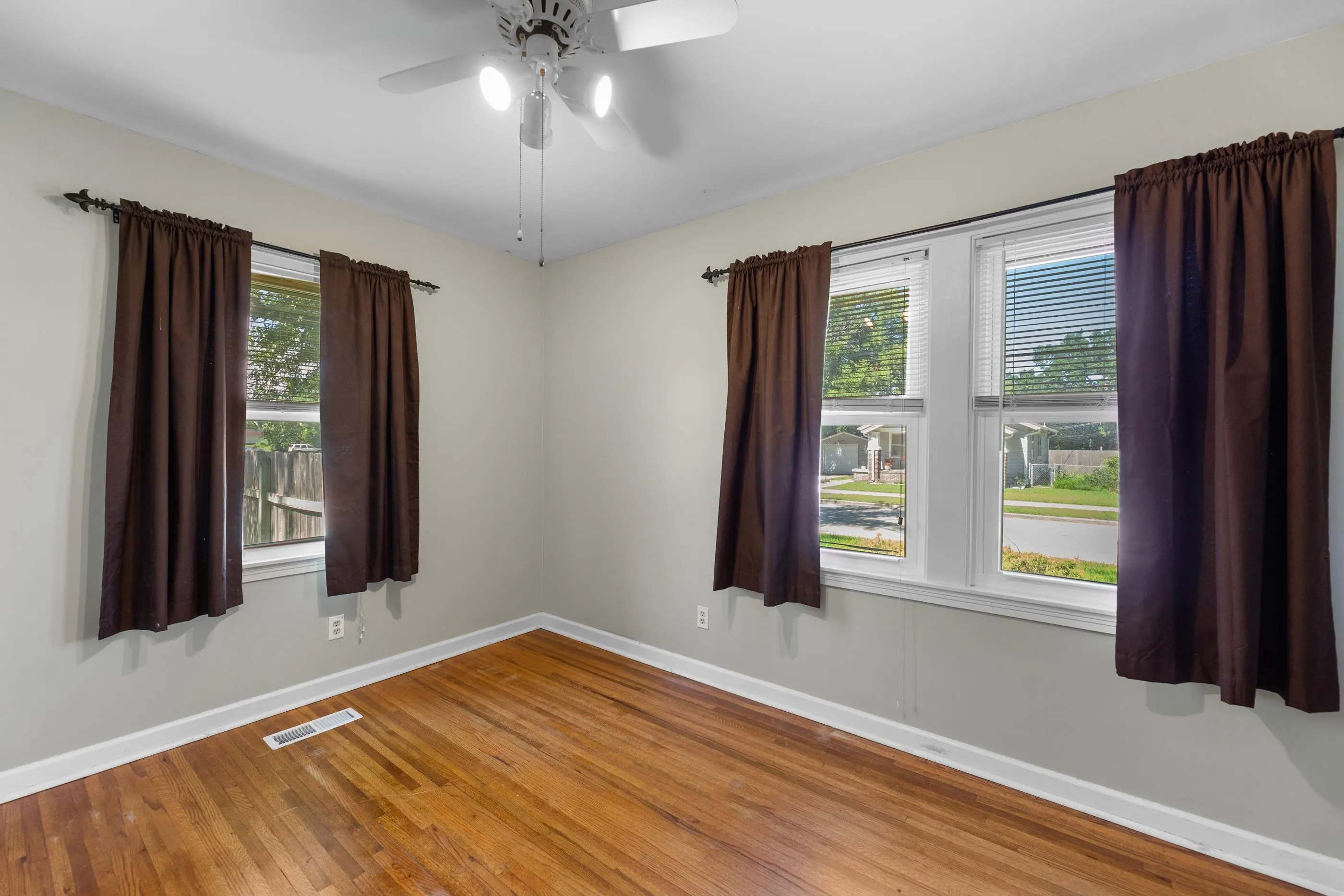 Hutchinson, Kansas 67501, United States, 2 Bedrooms Bedrooms, ,2 BathroomsBathrooms,Residential,Active,104760