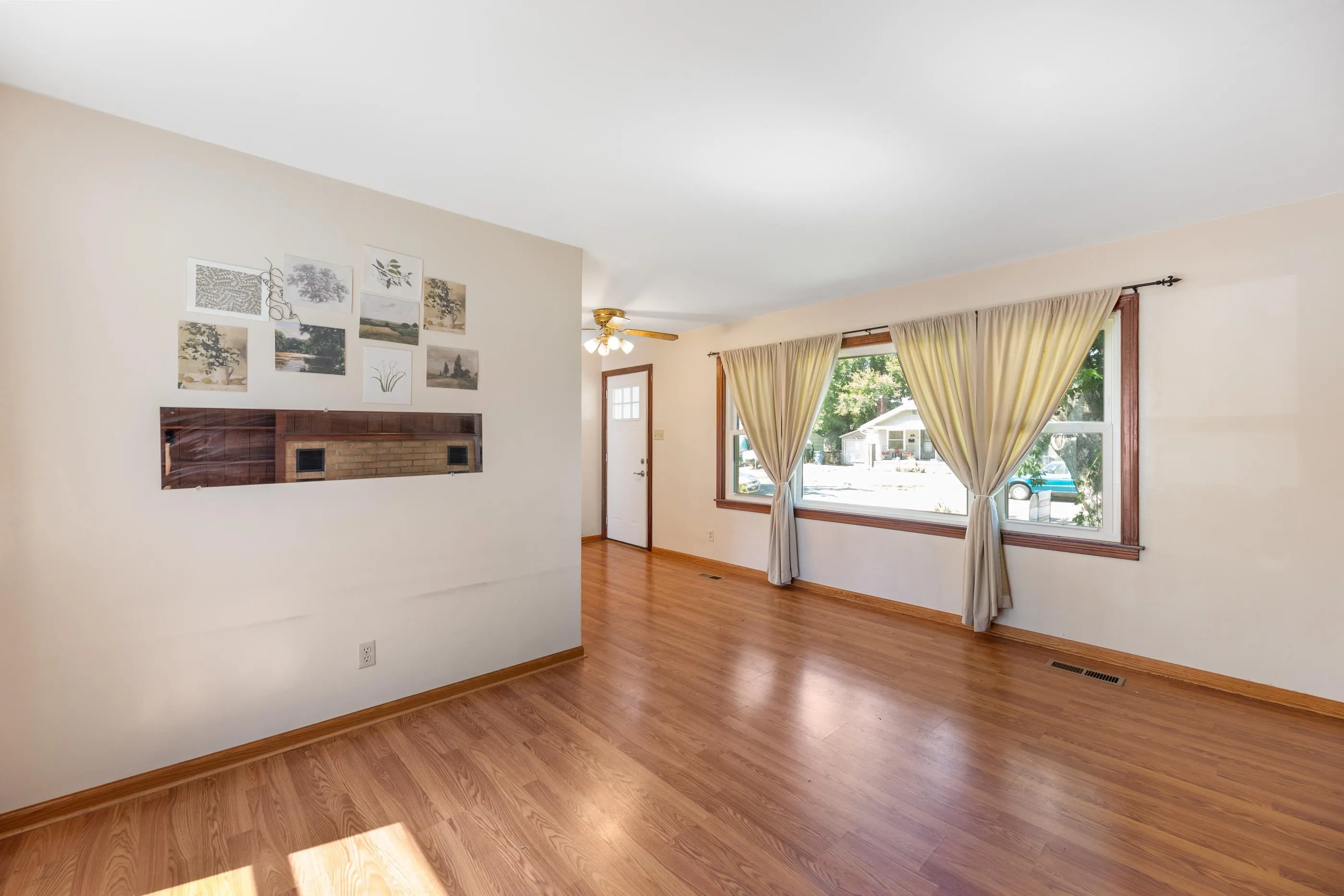 Hutchinson, Kansas 67501, United States, 2 Bedrooms Bedrooms, ,2 BathroomsBathrooms,Residential,Active,104760