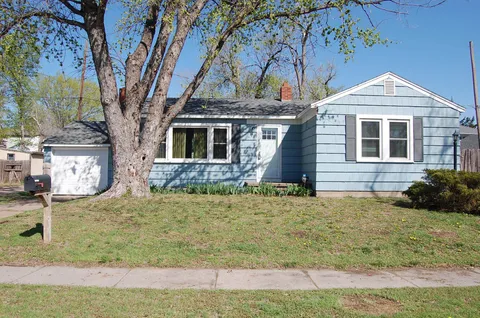 20 S Elm St, Hutchinson, KS MLS: 653423