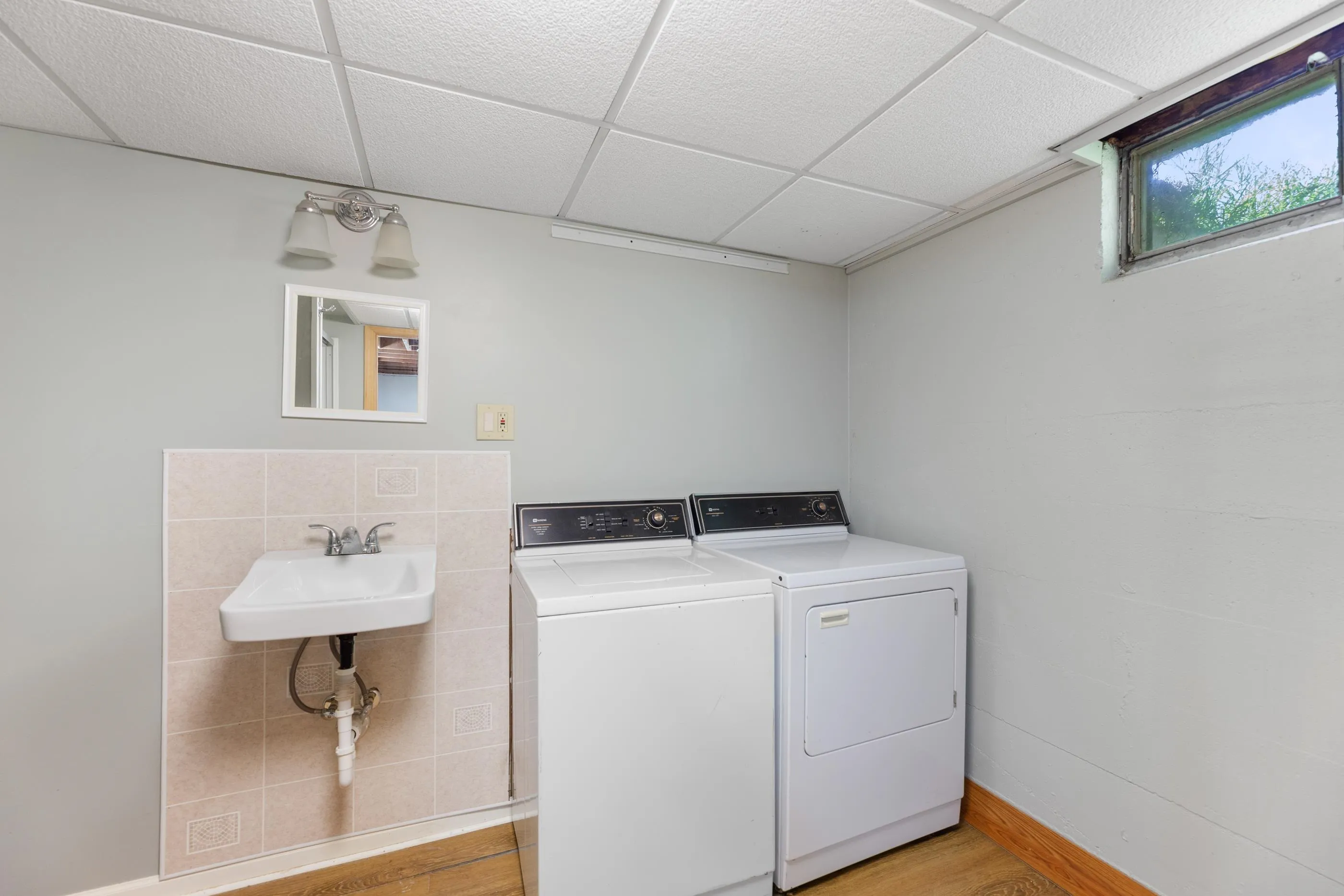 Hutchinson, Kansas 67501, United States, 2 Bedrooms Bedrooms, ,2 BathroomsBathrooms,Residential,Active,104760