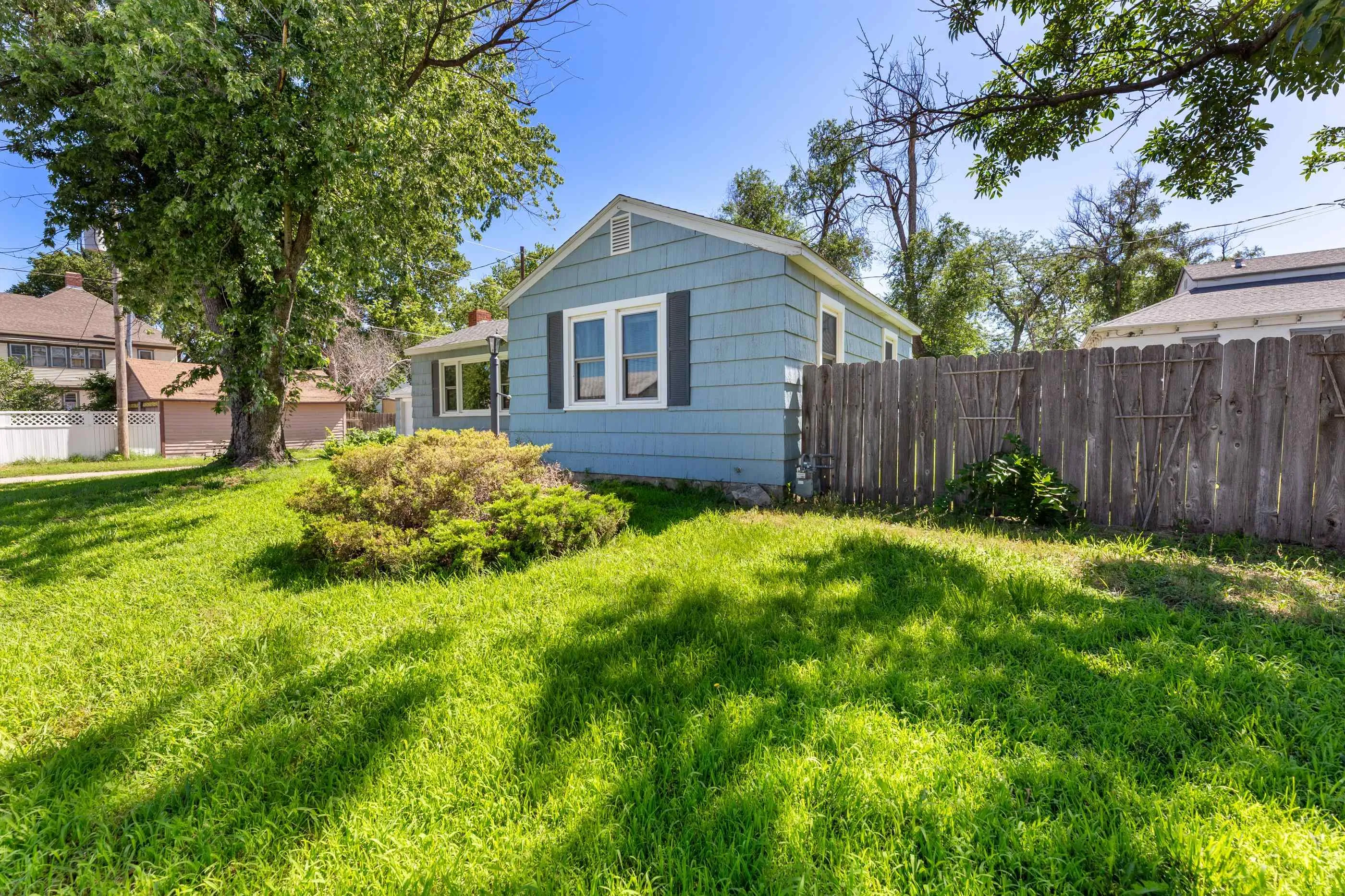 Hutchinson, Kansas 67501, United States, 2 Bedrooms Bedrooms, ,2 BathroomsBathrooms,Residential,Active,104760