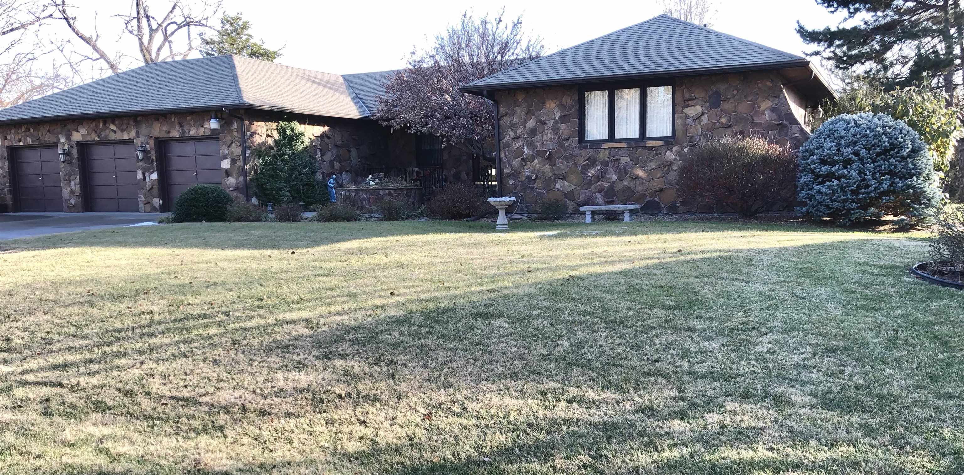 Newton, Kansas 67114, United States, 4 Bedrooms Bedrooms, ,3 BathroomsBathrooms,Residential,Pending,67592