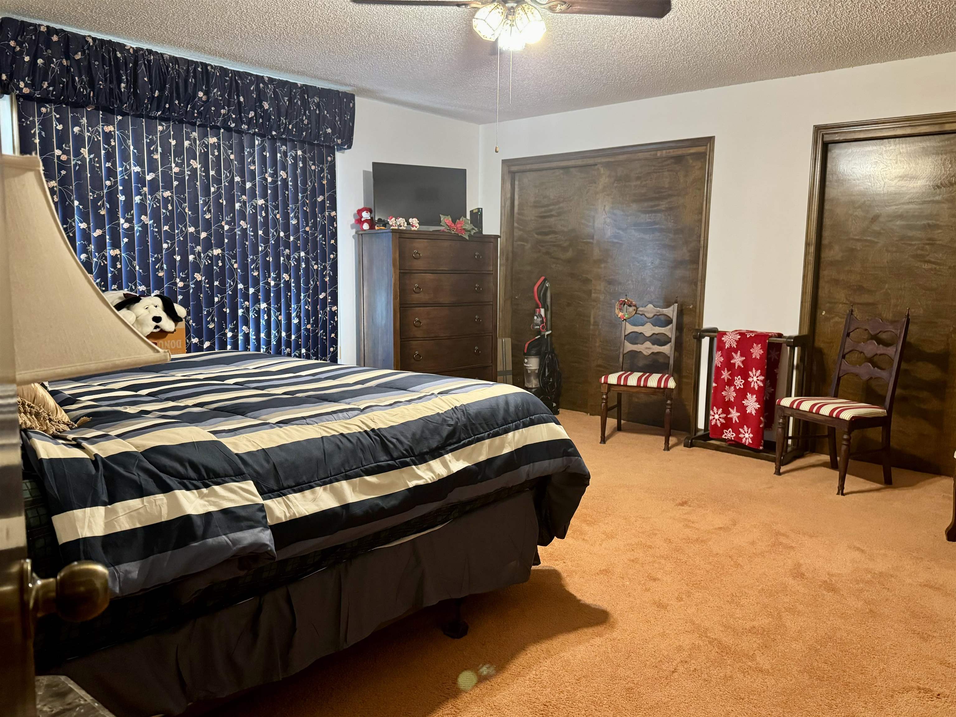 Newton, Kansas 67114, United States, 4 Bedrooms Bedrooms, ,3 BathroomsBathrooms,Residential,Pending,67592