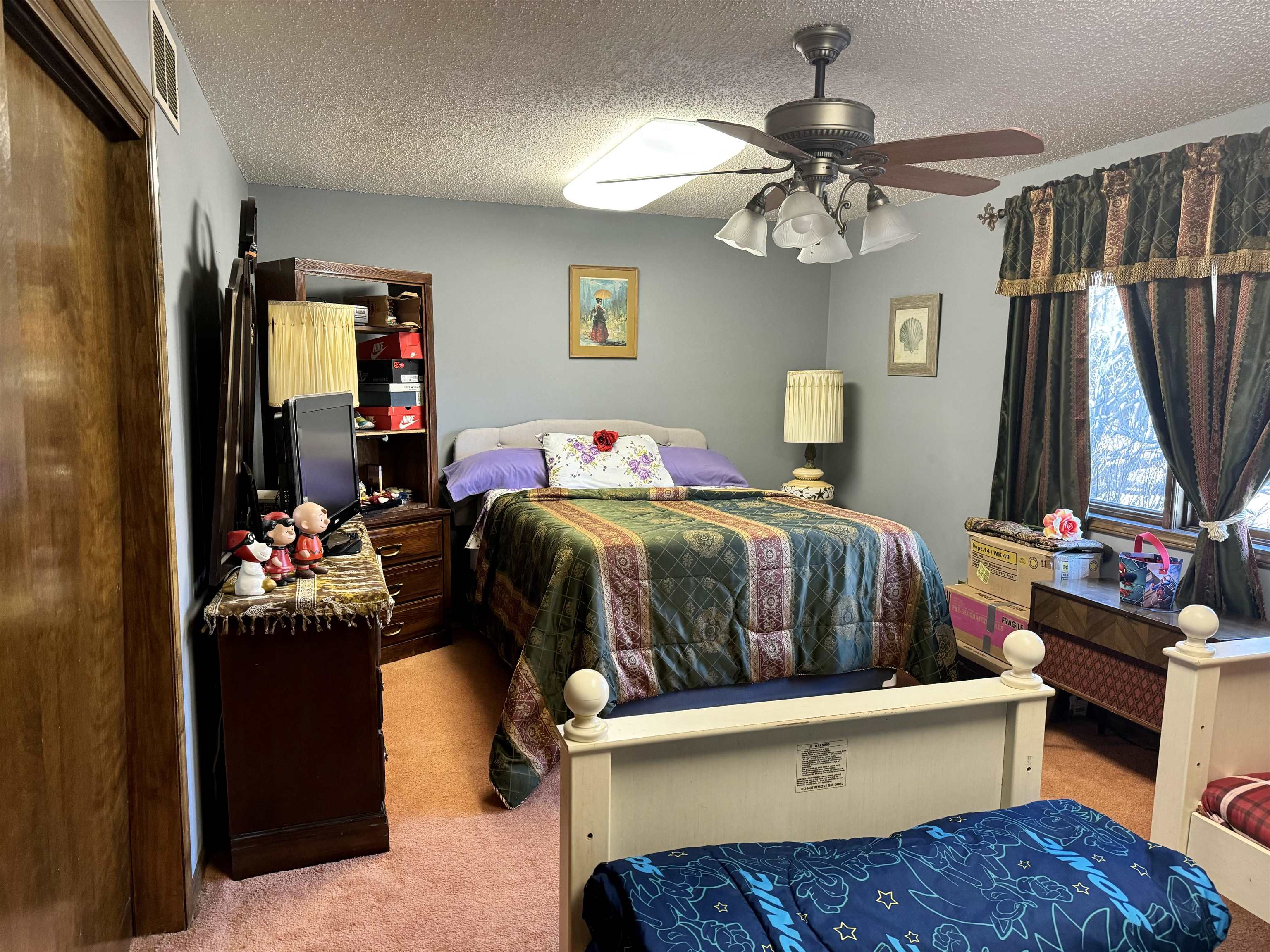 Newton, Kansas 67114, United States, 4 Bedrooms Bedrooms, ,3 BathroomsBathrooms,Residential,Pending,67592