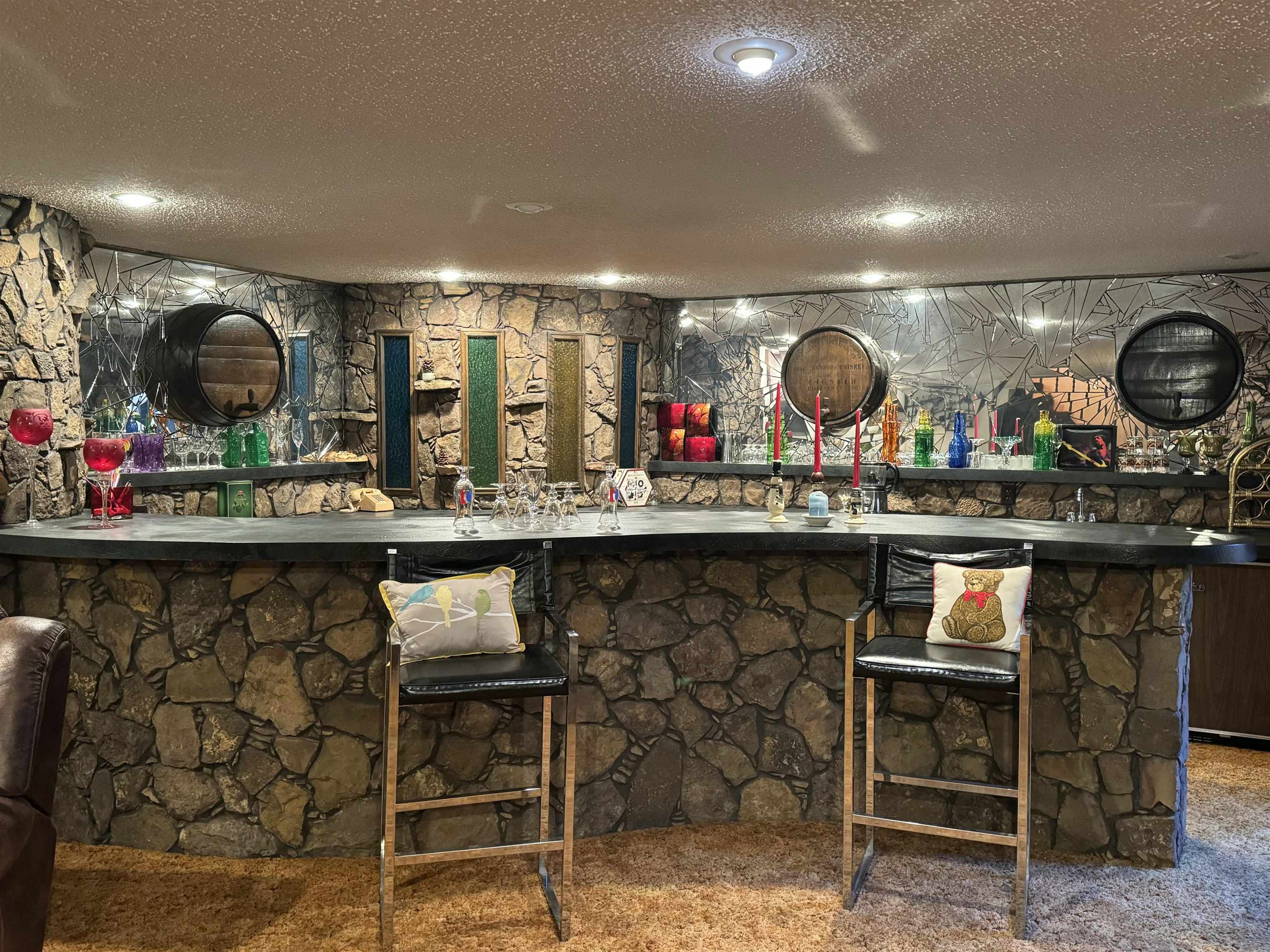 Newton, Kansas 67114, United States, 4 Bedrooms Bedrooms, ,3 BathroomsBathrooms,Residential,Pending,67592