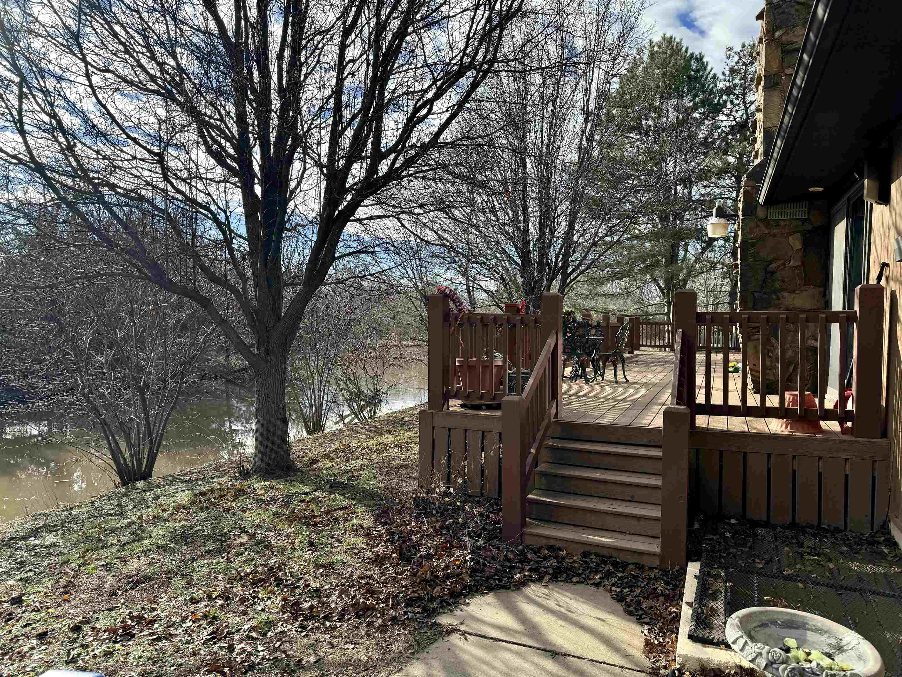 Newton, Kansas 67114, United States, 4 Bedrooms Bedrooms, ,3 BathroomsBathrooms,Residential,Pending,67592