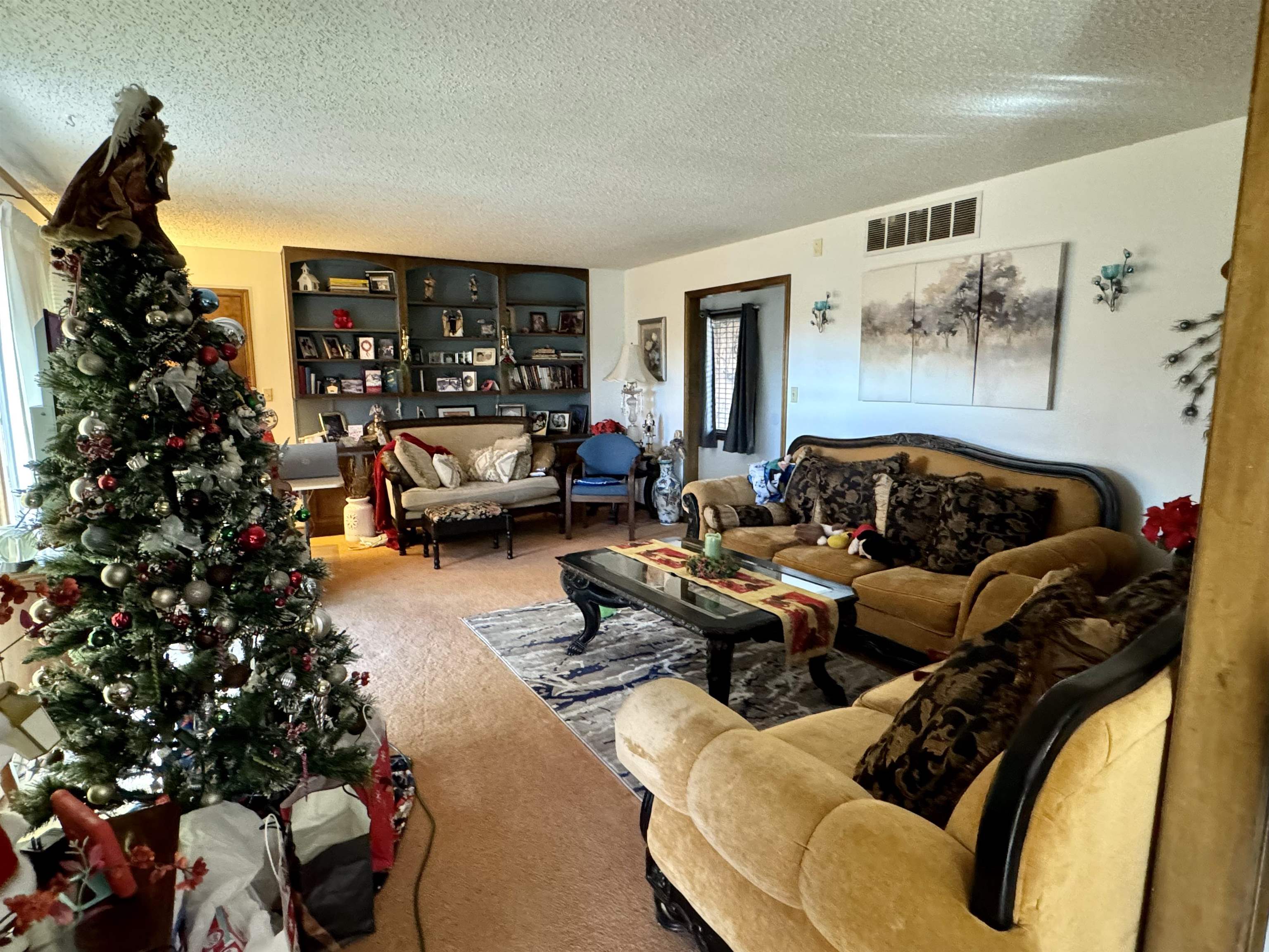 Newton, Kansas 67114, United States, 4 Bedrooms Bedrooms, ,3 BathroomsBathrooms,Residential,Pending,67592