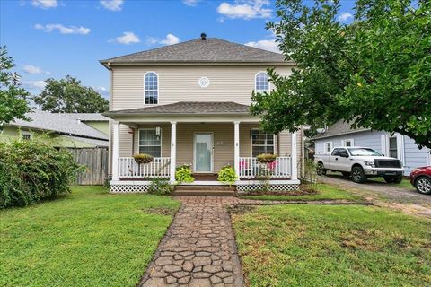 Homes For Sale - 815 E Harvey Ave<br/> Sumner County, Wellington, KS 67152