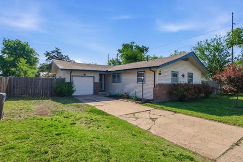 Condo For Sale - 312 N Brownthrush Ln<br/> Wichita, KS 67212