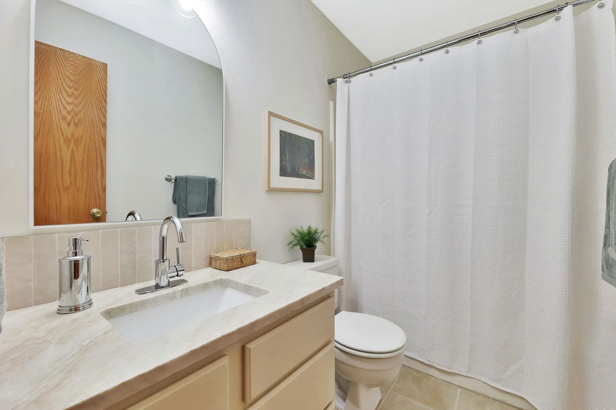 Wichita, Kansas 67207, United States, 4 Bedrooms Bedrooms, ,3 BathroomsBathrooms,Residential,Pending,107639