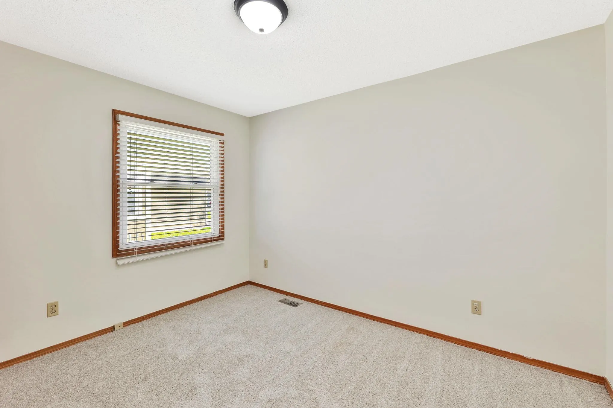 Wichita, Kansas 67207, United States, 4 Bedrooms Bedrooms, ,3 BathroomsBathrooms,Residential,Pending,107639