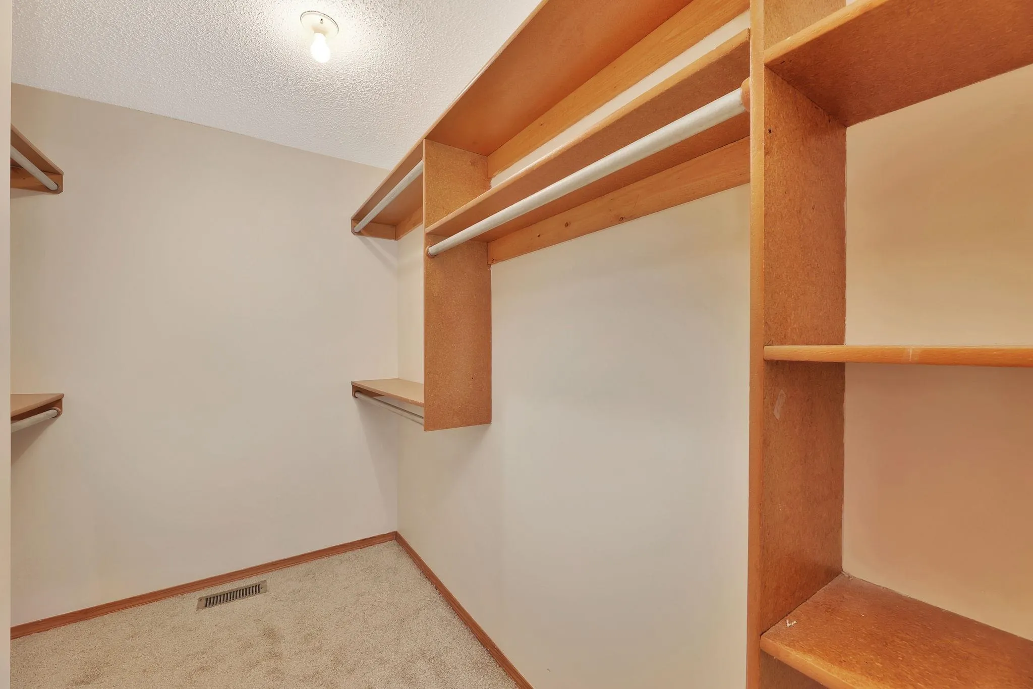 Wichita, Kansas 67207, United States, 4 Bedrooms Bedrooms, ,3 BathroomsBathrooms,Residential,Pending,107639