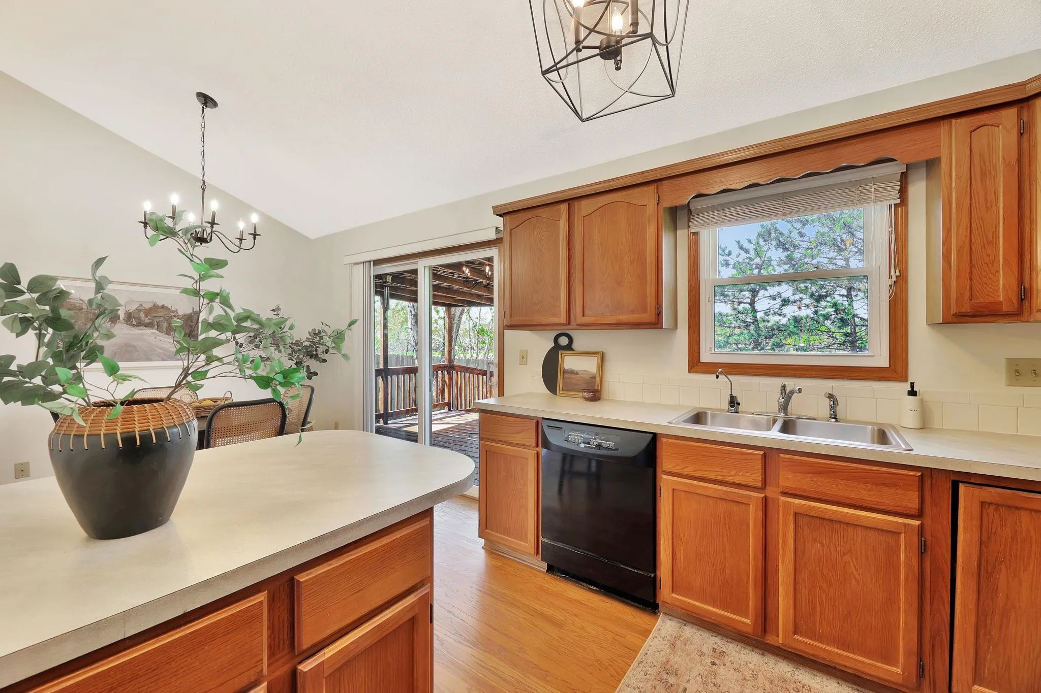 Wichita, Kansas 67207, United States, 4 Bedrooms Bedrooms, ,3 BathroomsBathrooms,Residential,Pending,107639