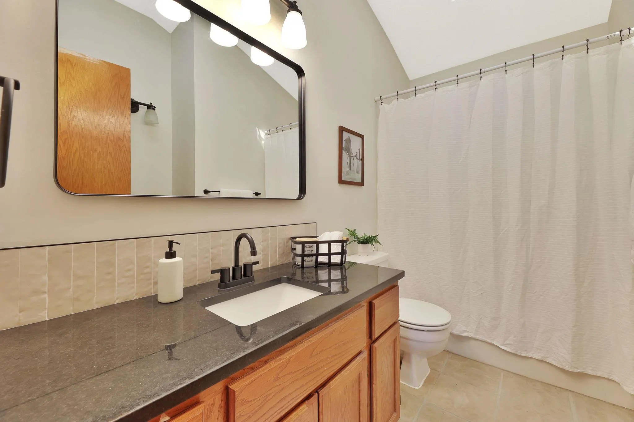 Wichita, Kansas 67207, United States, 4 Bedrooms Bedrooms, ,3 BathroomsBathrooms,Residential,Pending,107639