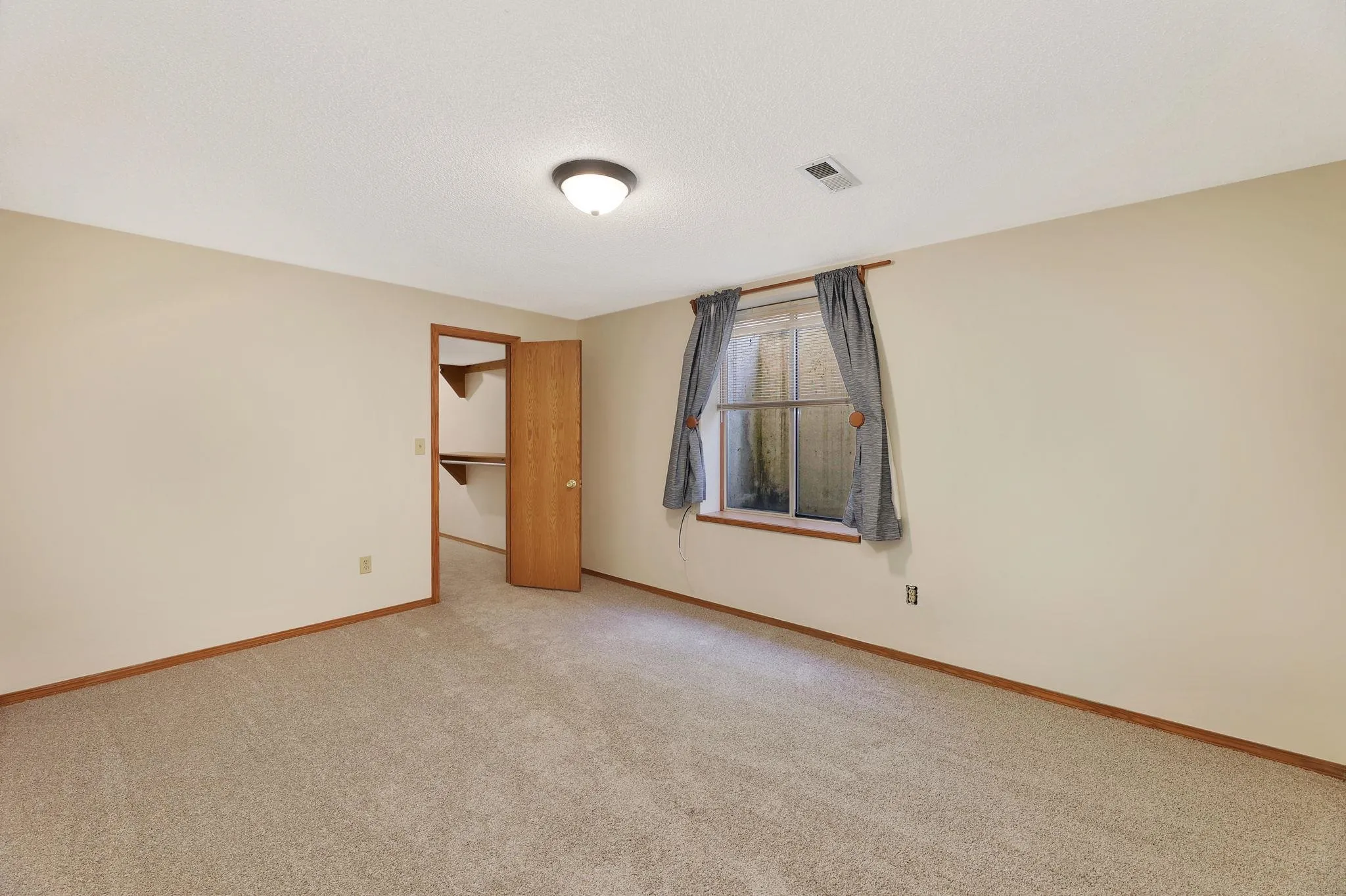 Wichita, Kansas 67207, United States, 4 Bedrooms Bedrooms, ,3 BathroomsBathrooms,Residential,Pending,107639