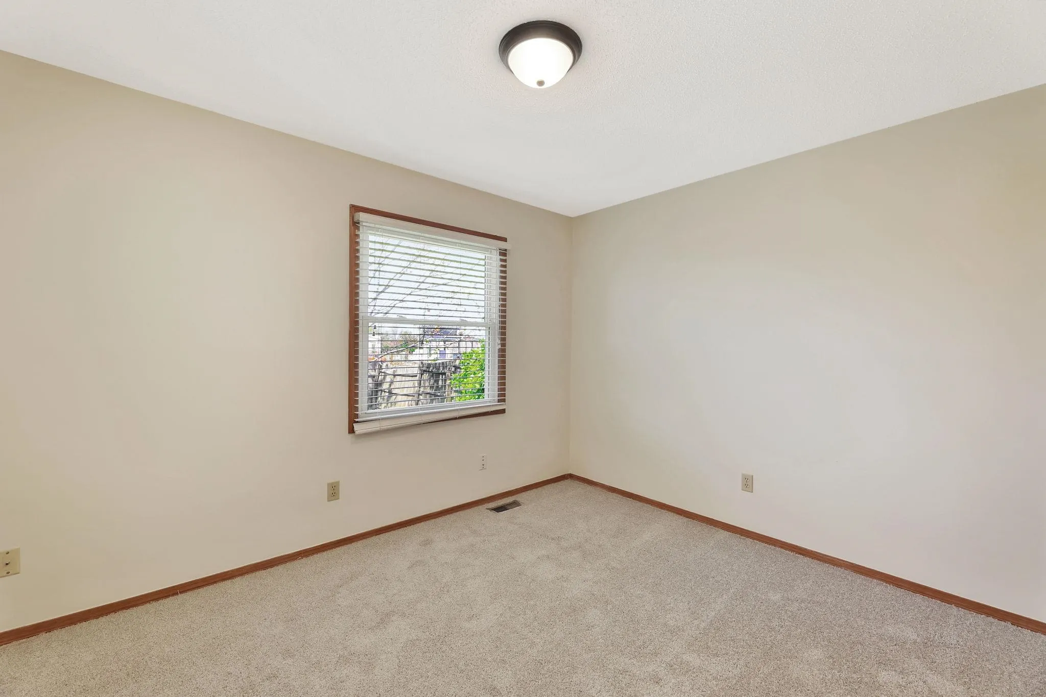 Wichita, Kansas 67207, United States, 4 Bedrooms Bedrooms, ,3 BathroomsBathrooms,Residential,Pending,107639