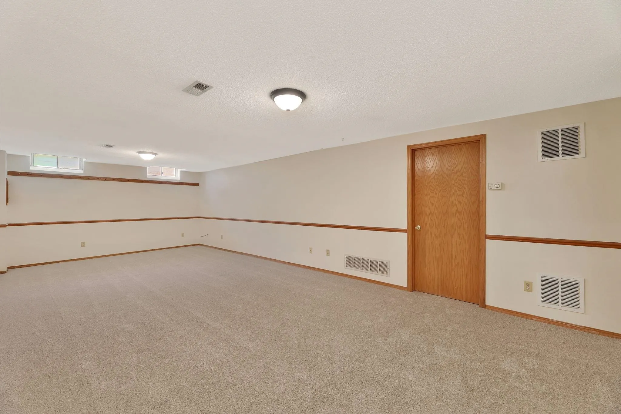 Wichita, Kansas 67207, United States, 4 Bedrooms Bedrooms, ,3 BathroomsBathrooms,Residential,Pending,107639