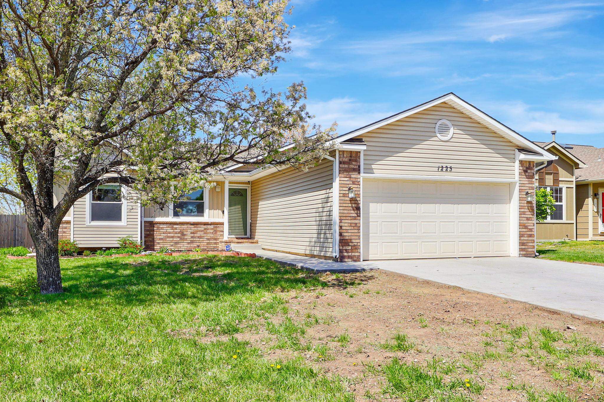 1225 S Fox Run, Wichita, Kansas image 2