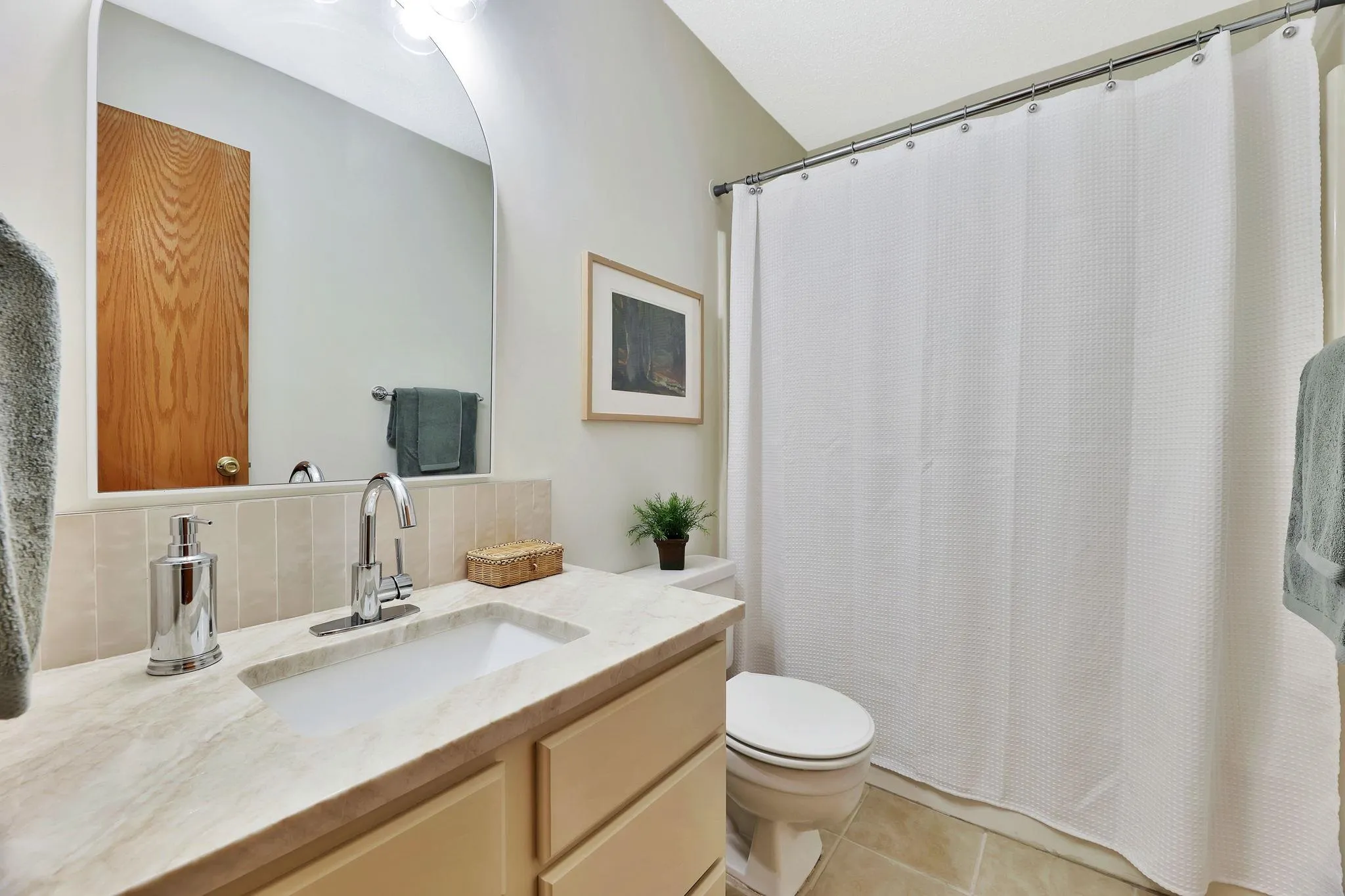 Wichita, Kansas 67207, United States, 4 Bedrooms Bedrooms, ,3 BathroomsBathrooms,Residential,Pending,107639