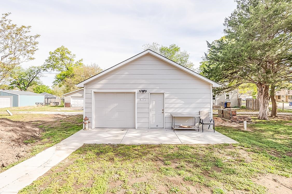 220 E Main St, Mount Hope, Kansas image 32