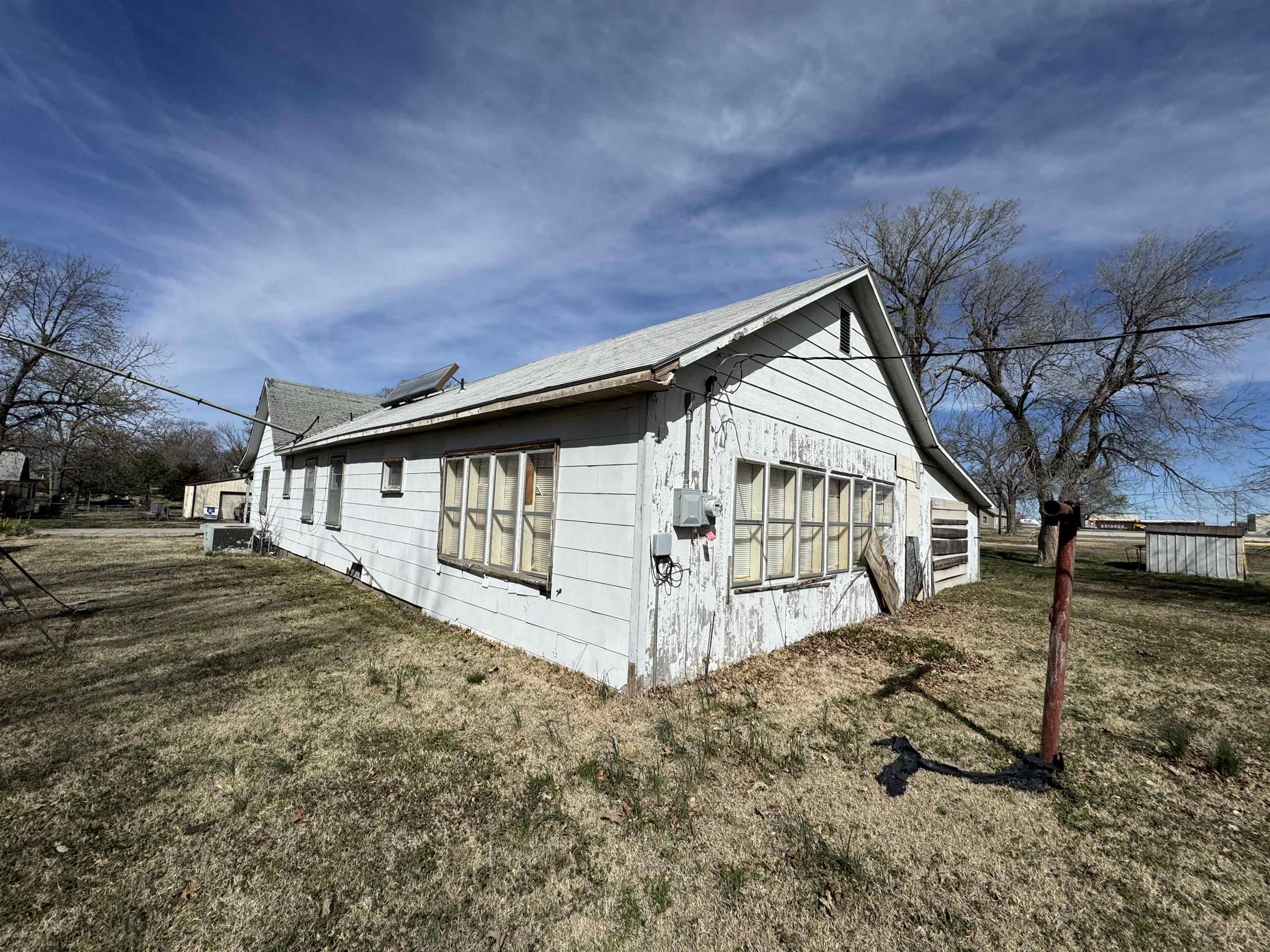 614 N Chestnut, Burden, Kansas image 1