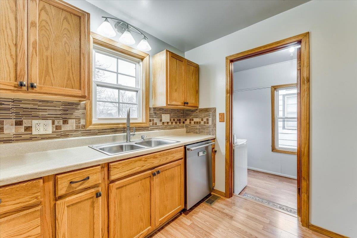 Wichita, Kansas 67218, United States, 2 Bedrooms Bedrooms, ,1 BathroomBathrooms,Residential,Pending,65502