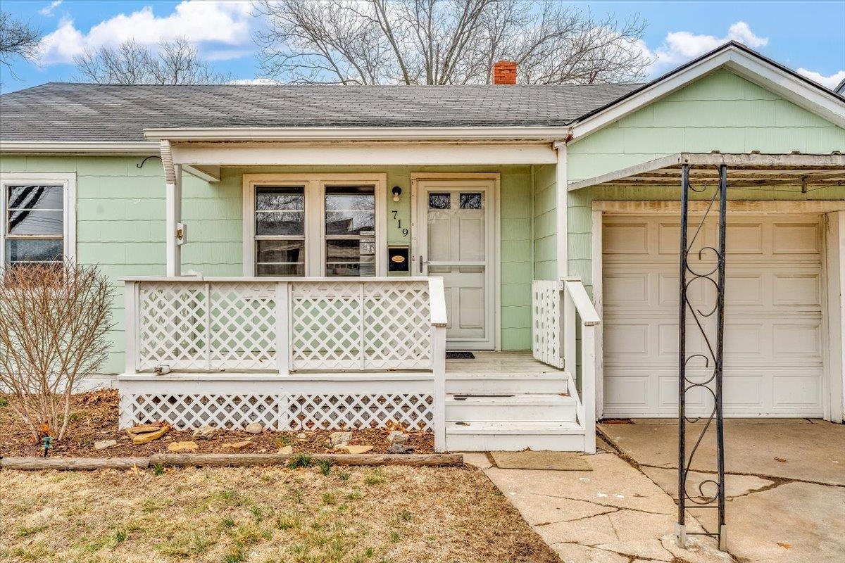 Wichita, Kansas 67218, United States, 2 Bedrooms Bedrooms, ,1 BathroomBathrooms,Residential,Pending,65502