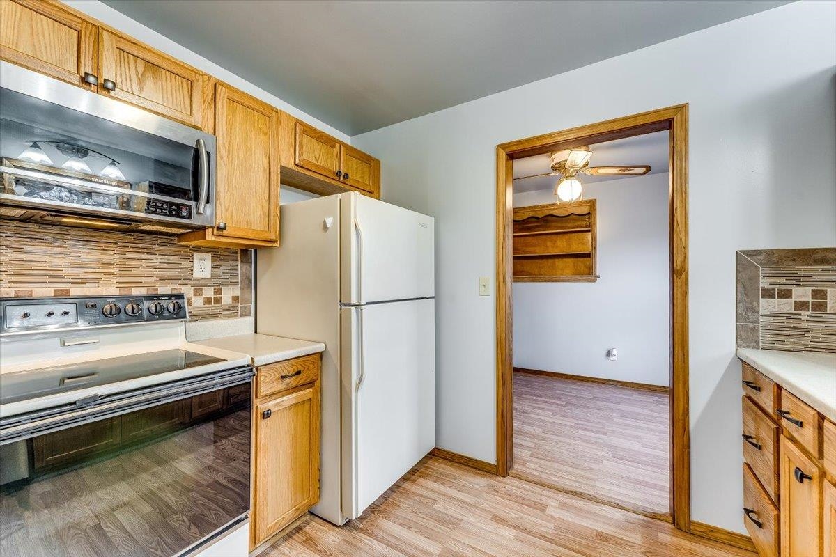 Wichita, Kansas 67218, United States, 2 Bedrooms Bedrooms, ,1 BathroomBathrooms,Residential,Pending,65502