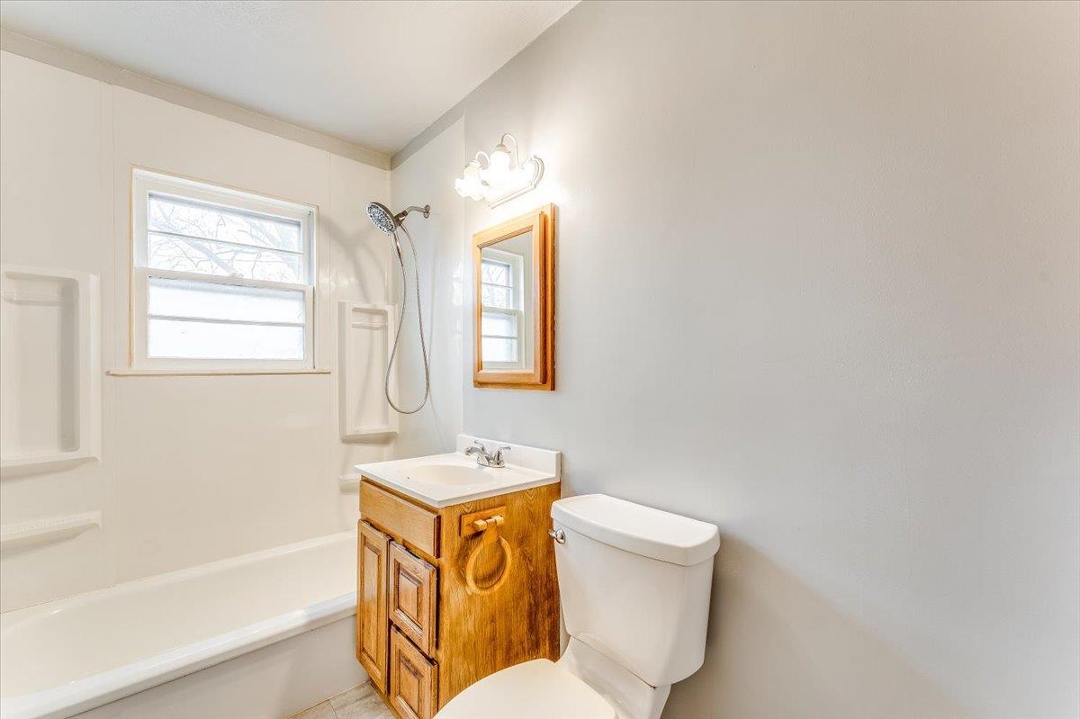 Wichita, Kansas 67218, United States, 2 Bedrooms Bedrooms, ,1 BathroomBathrooms,Residential,Pending,65502