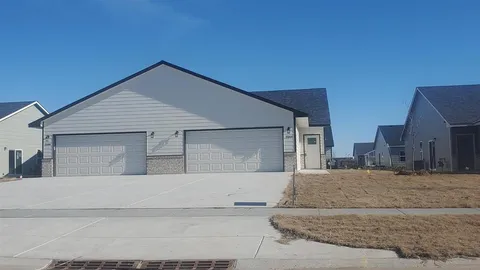 5162 N Honeylocust St, Bel Aire, KS MLS: 654198