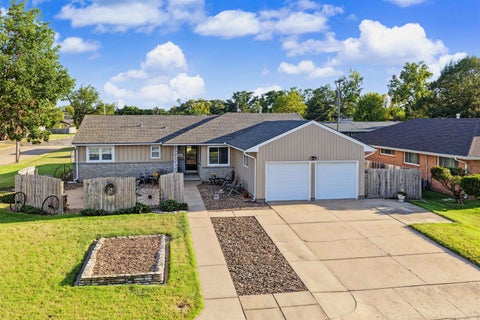Homes For Sale - 840 Millwood Dr<br/> Salina, KS 67401