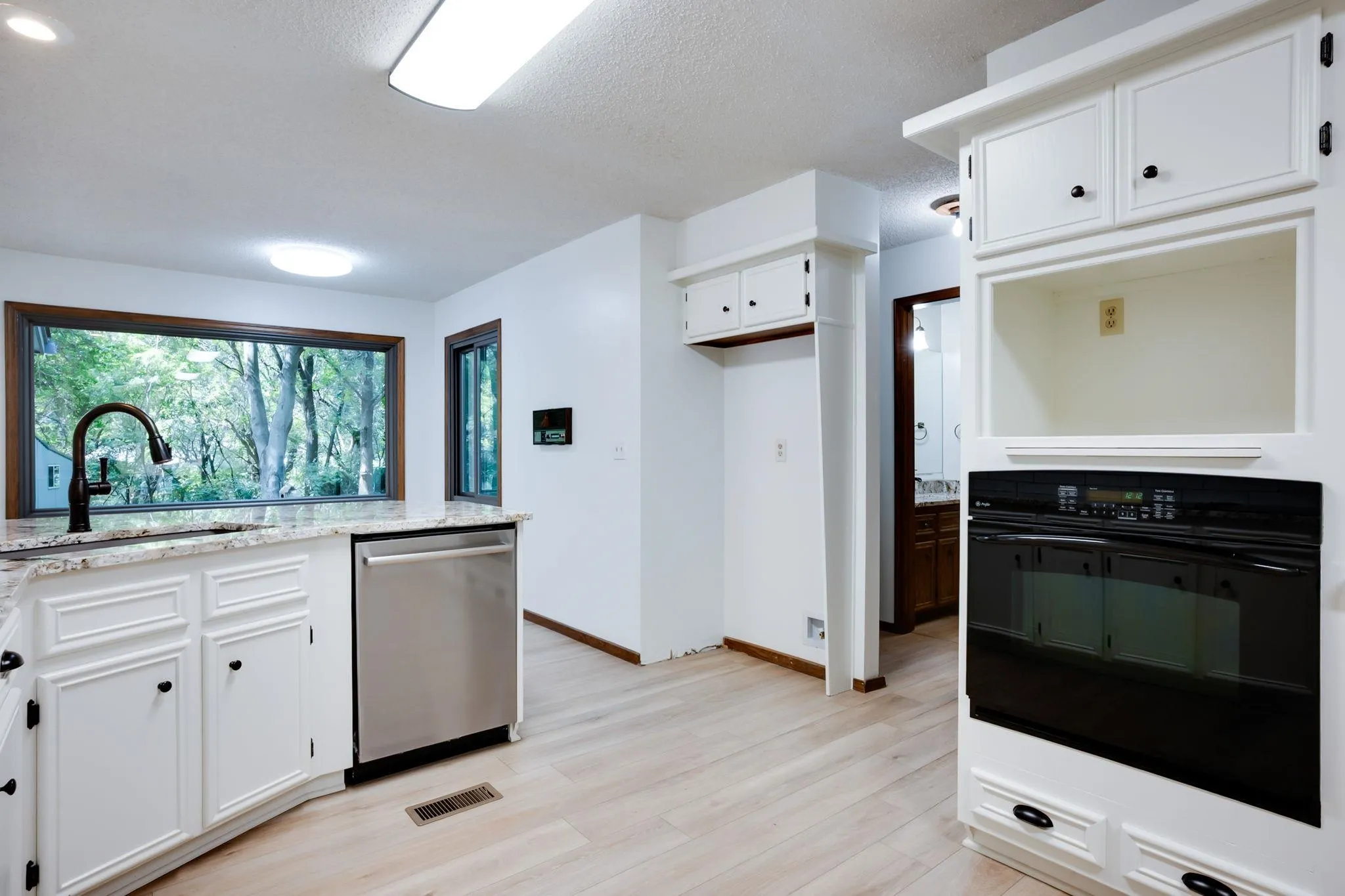 Derby, Kansas 67037, United States, 4 Bedrooms Bedrooms, ,5 BathroomsBathrooms,Residential,Active,210957