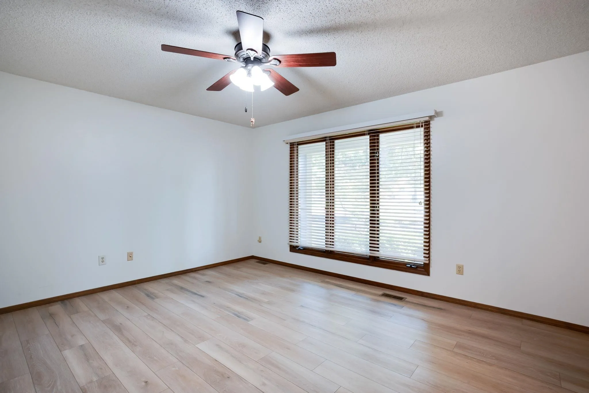 Derby, Kansas 67037, United States, 4 Bedrooms Bedrooms, ,5 BathroomsBathrooms,Residential,Active,210957