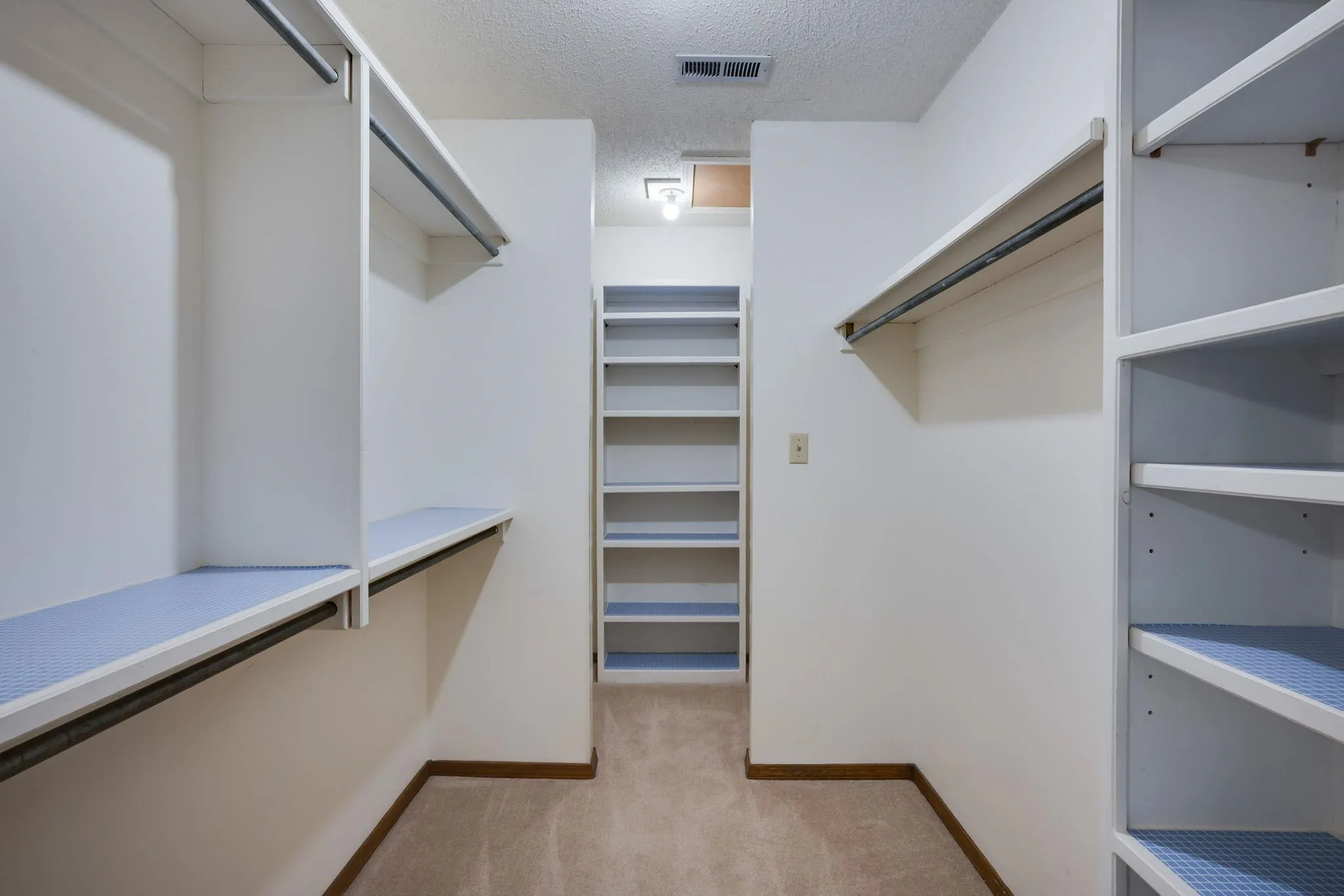 Derby, Kansas 67037, United States, 4 Bedrooms Bedrooms, ,5 BathroomsBathrooms,Residential,Active,210957