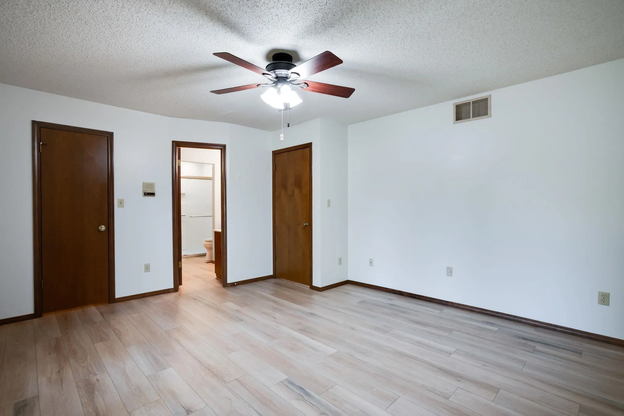 Derby, Kansas 67037, United States, 4 Bedrooms Bedrooms, ,5 BathroomsBathrooms,Residential,Active,210957